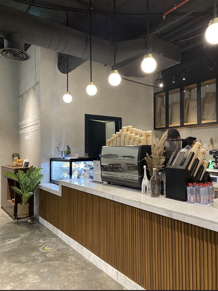 RUHReviews's tweet photo. السبت التجربة كانت لـ @awscoffee0
قهوتهم مب أحسن شي صراحة وسعرهم غالي! 🔥
المكان جميل ورايق والجلسات الخارجية حلوة ☺️
#كافيهات_الرياض 
#قهاوي_الرياض
#قهوه_مختصه #الرياض https://t.co/y0jfRmdapK