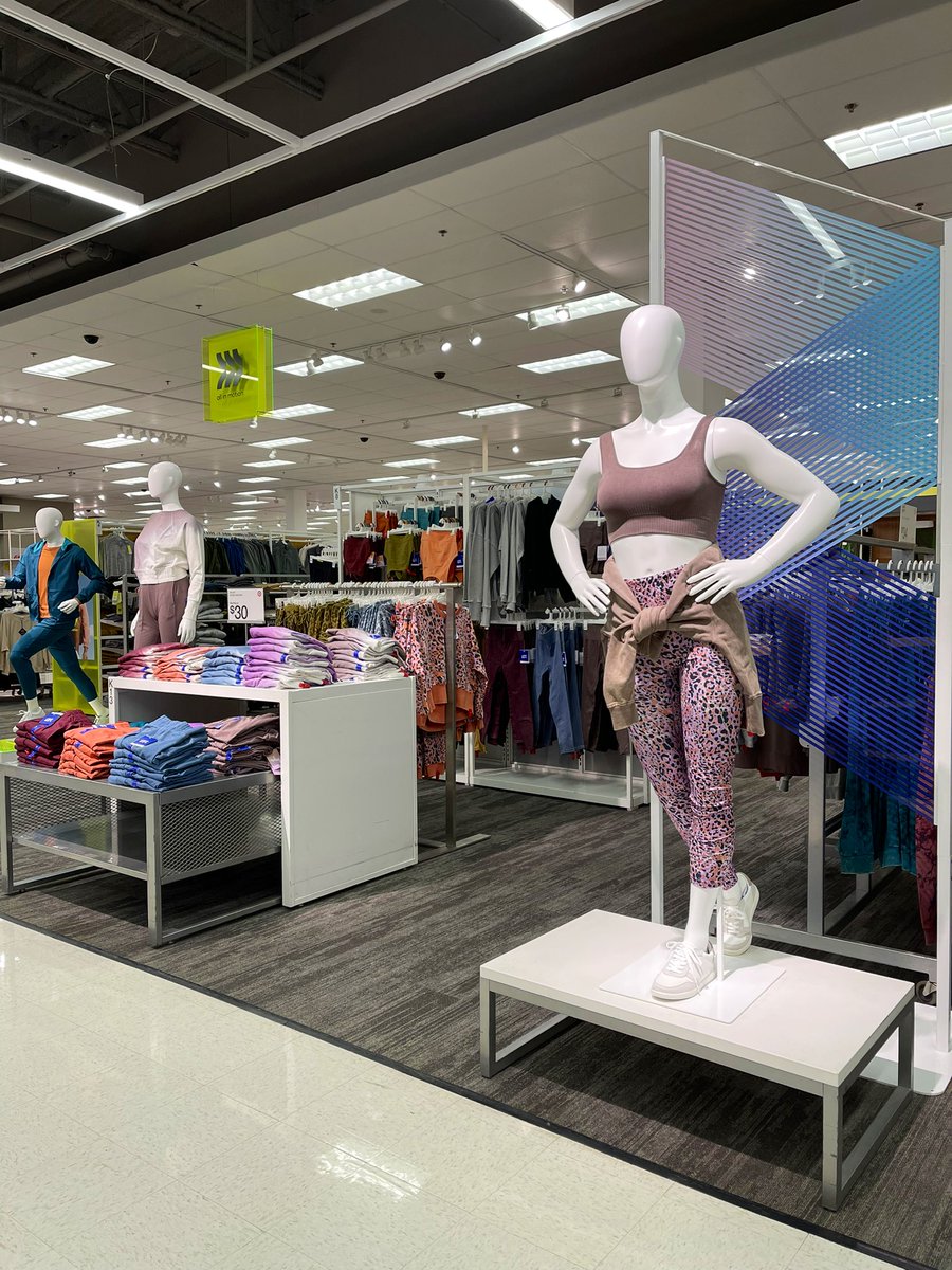 ChadFeltrin's tweet photo. #AIM #JoyLab full reset at #T2079!! Loving the new set…work it out ladies! Thank you TL @Isabel_sks and DBO Sylvia for your wonderful zone and mannequin styling, you guys rock! @K2Virgilio @SSL2079 @nikki_j1981 @tonypena https://t.co/D6v6gDBt7m