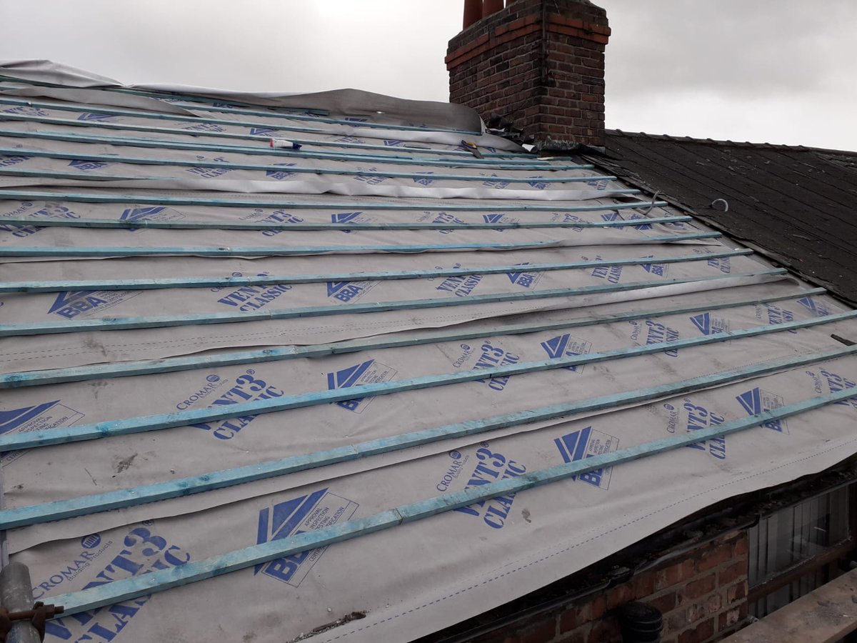 MartinR98297903's tweet photo. Another roof installation completed this week in Orrell Park, Liverpool.  Removing the old grey slate roof, replacing with tiles with a nice rustic red colour to finish, this roof will remain waterproof and looking great for decades. 
#roofer #localroofer #liverpool #flintshire https://t.co/WKaJvKTyAG