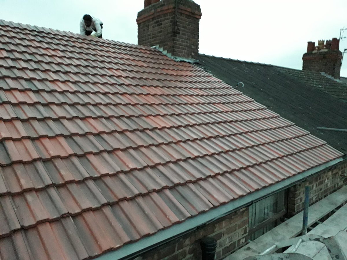MartinR98297903's tweet photo. Another roof installation completed this week in Orrell Park, Liverpool.  Removing the old grey slate roof, replacing with tiles with a nice rustic red colour to finish, this roof will remain waterproof and looking great for decades. 
#roofer #localroofer #liverpool #flintshire https://t.co/WKaJvKTyAG