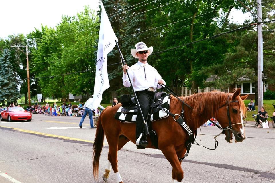RosevilleParks's tweet image. 🌹Now accepting marching band applications and unit registration for the 2022 Rosefest Parade. Space is limited for both bands and units so be sure to get your spot reserved soon!  

View more information and register your group at cityofroseville.com/parade.