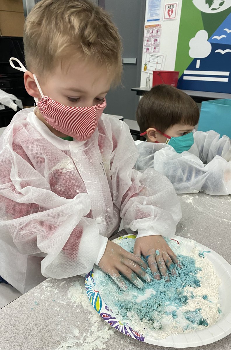 NAISNY's tweet image. A strong after school offer is part of the student experience at #NAISNY. In Ooey Gooey Science we made moon sand (1 cup flour with 1/8 cup baby oil). We added powdered food dye for color. Moon sand has the ability to be silky soft but when pressed firmly, will hold its shape.