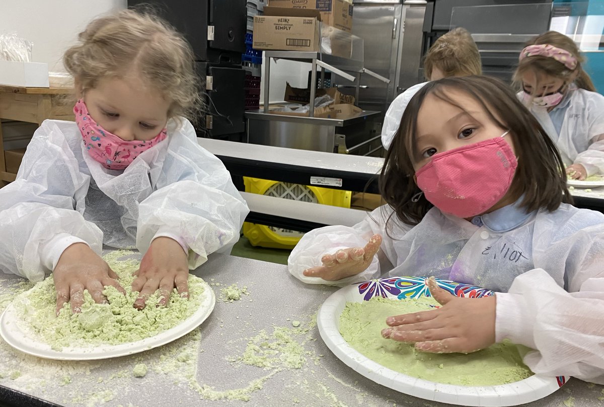 NAISNY's tweet image. A strong after school offer is part of the student experience at #NAISNY. In Ooey Gooey Science we made moon sand (1 cup flour with 1/8 cup baby oil). We added powdered food dye for color. Moon sand has the ability to be silky soft but when pressed firmly, will hold its shape.