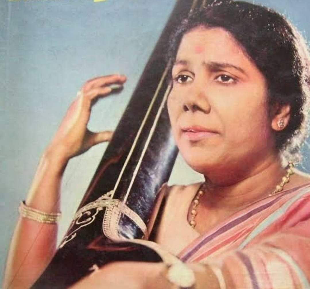 JITSARDAR14's tweet photo. 🌼🙏কি মিষ্টি, দেখো মিষ্টি
কি মিষ্টি এ সকাল। 
সোনা ঝরছে, ঝরে পড়ছে
কি মিষ্টি এ সকাল 🌼🙏🙏🙏 Always reminds the song. Rest in eternal peace 🎼 https://t.co/bp7Z4Pjzdw