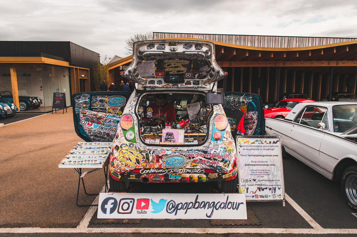 Popbangcolour's tweet photo. Ready, steadyโฆ Draw! ๐+โ๐ป
Creating some commissioned #ContinuousCar drawings this afternoon in the mobile car studio.
Hereโs some โin actionโ photos by Jamie Bufton captured @morganmotor โs #MeetatMorgan ๐๐๐ป https://t.co/zsh54cgLq7