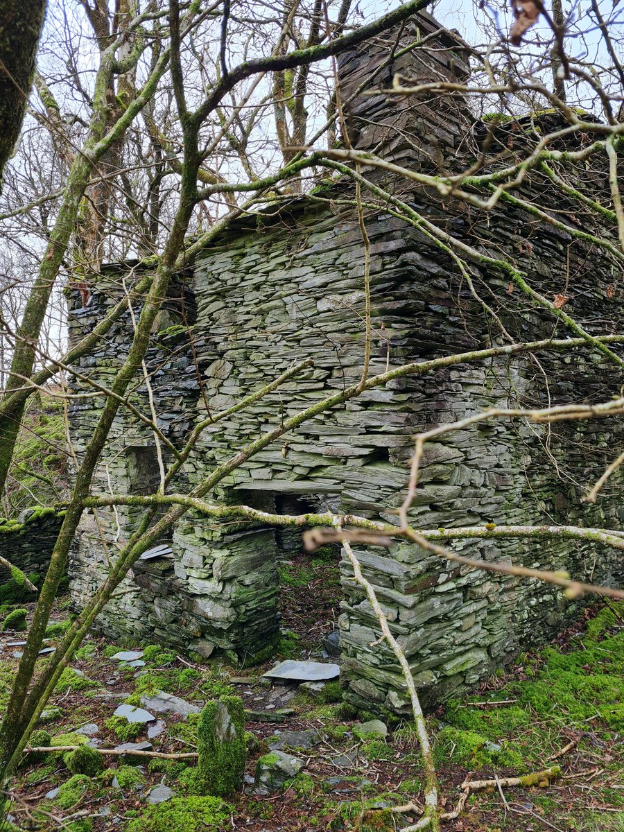 PhilSipocz's tweet photo. Tell you what! I'm a bit disappointed with the holiday lets in the #Lakes #LakeDistrict #Cumbria #holidays #doerupper #justneedsalickofpaint https://t.co/QQqLji5eo6