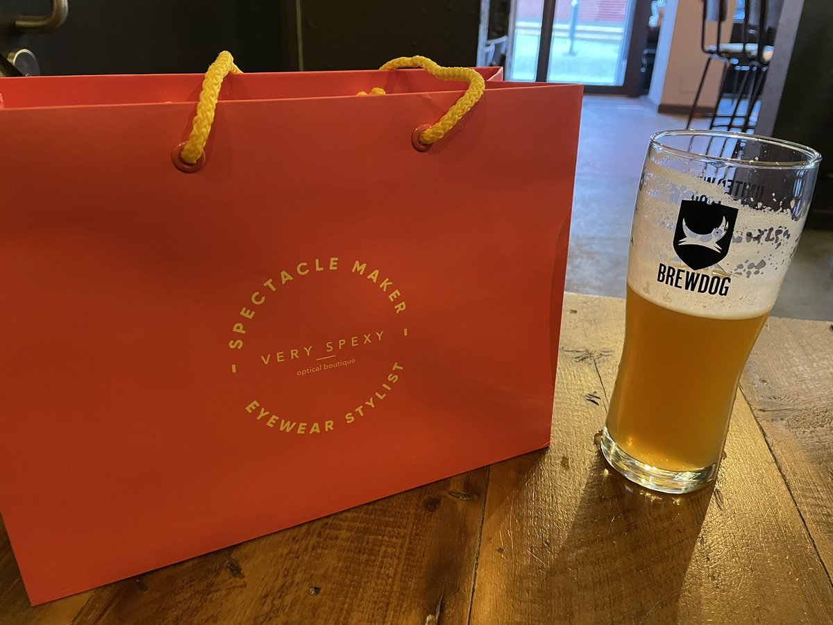 andiabz's tweet photo. A quick pint @BrewDogPeterh following picking up my new glasses 🤓 from Very Spexy in Peterhead.
Shop local, drink local 🍻 #ShopLocal #VerySpexy #Peterhead #BlooToon https://t.co/pPKjDT6Ok8