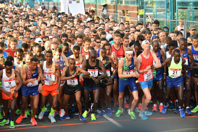 🏃‍♂️ En mars, 2 courses se dérouleront à Lille : Les Foulées Lilloises le 6 et le Semi-Marathon de Lille le 20 !

🏃‍♀️ Il n'est pas trop tard pour s'entraîner 😉💪

ℹ lille.fr/Actualites/En-…