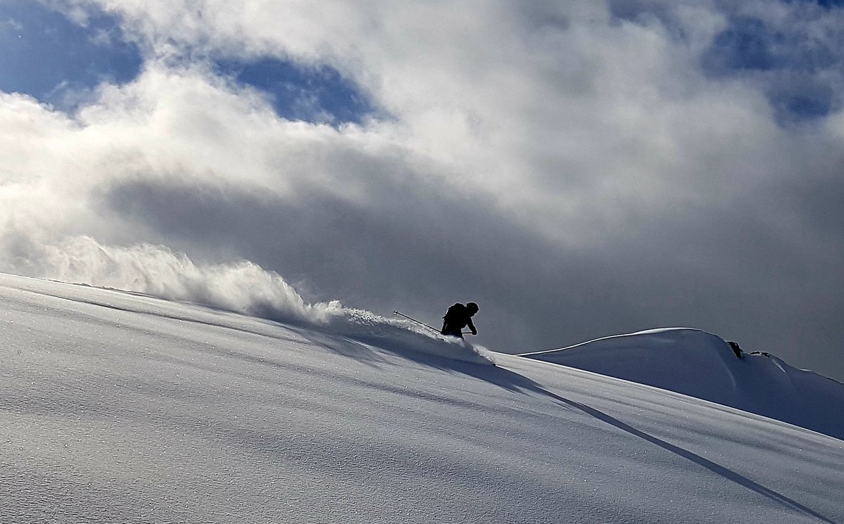 jaggedglober's tweet image. power to the powder people @JaggedGlobe #skipowder