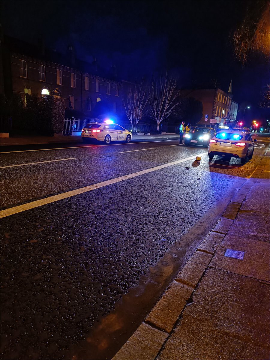 Gardai from DMR South RPU assisted by regular units from Terenure and Rathmines conducted a MIT checkpoint on Terenure Road East last night.

Everybody passed!

#NeverDrinkAndDrive