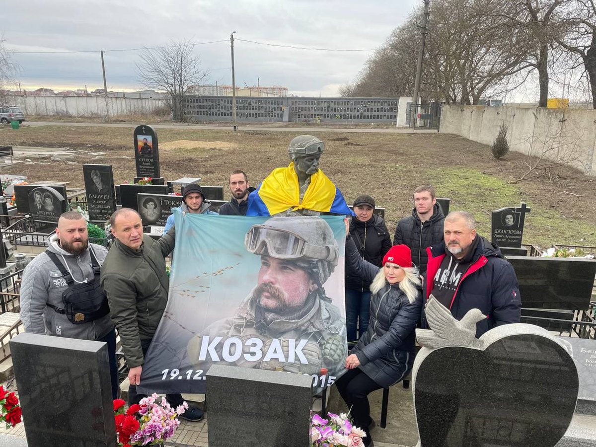 NKOdesa's tweet photo. 🕯 В Одесі відбулося покладання квітів на могили одеситів, що загинули під час Широкинської операції

Детальніше за посиланням - https://t.co/5pQhRHYW8P

#НКОдеса #ШирокинськаОперація #ПокладанняКвітів https://t.co/gDF44STcDw