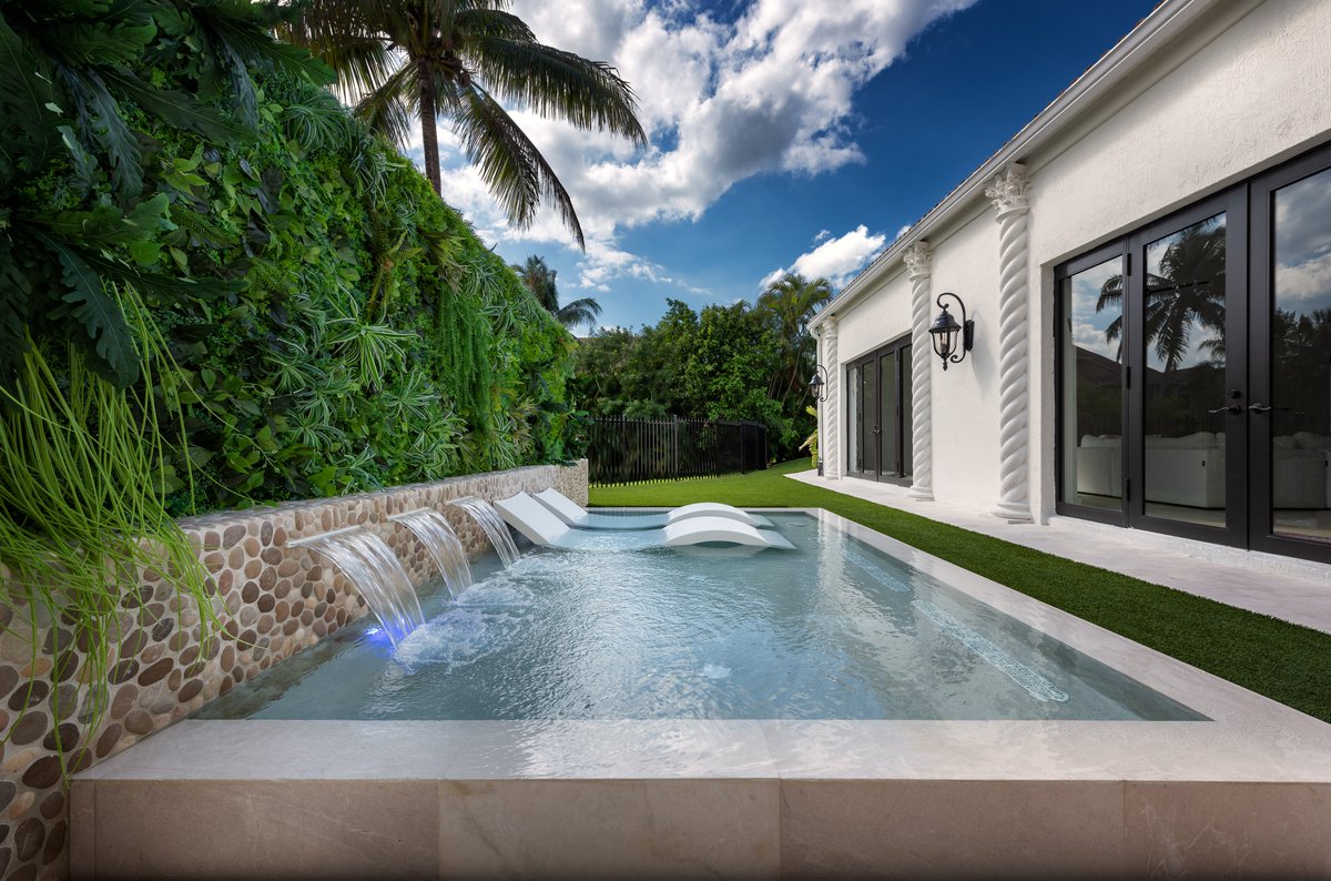 aquamagazine's tweet image. The #PoolOfTheWeek showcases the 2021 #AwardsOfExcellence winners from @ThePHTA. This week won SILVER in the Technical/Engineering Achievement category. Pool by Ike's Carter Pools in Oakland Park, Fla. //

Decking Material: Marble
Pool Interior Finish: Plaster