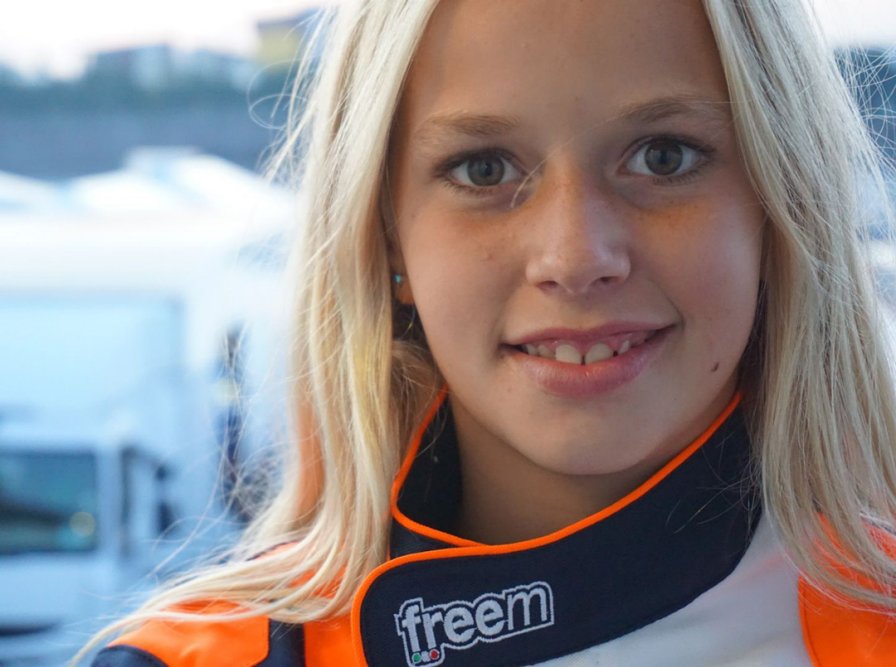 NEWS | 🇪🇸 Luna Fluxa has joined the Mercedes Junior Team! Born in 2010, the younger sister of FRAC driver Lorenzo Fluxa, will compete in the OK Junior class for 2022. #Karting #F1 

📸 Mercedes F1