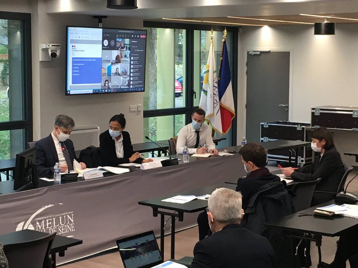 Prefet77's tweet photo. #ÉgalitéDesChances 
#QuartiersPrioritaires

Le Préfet de #SeineEtMarne et @NadegeBaptista réunissent le 3ème Comité Territorial de la #PolitiqueDeLaVille 🏘 : lancement de l’évaluation des contrats de ville de Seine-et-Marne ! https://t.co/ZZjtfzFsBl
