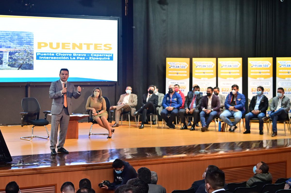 nicolasgarciab's tweet photo. Me enorgullece anunciar que hoy arrancamos el proyecto más ambicioso de infraestructura vial en Cundinamarca. Son 446.800 mills de pesos con los que mejoraremos y rehabilitaremos 31 corredores viales de gran importancia, como la troncal del Guavio y la vía del Boquerón a Cabrera https://t.co/waPjZoUGi9