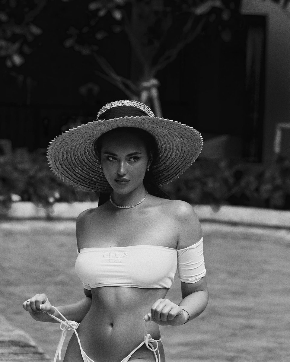 GUESS's tweet photo. assignment understood βοΈ #GUESSSwim #LoveGUESS
(πΈ: kristabelkrayt) https://t.co/3tTRtrM5A4