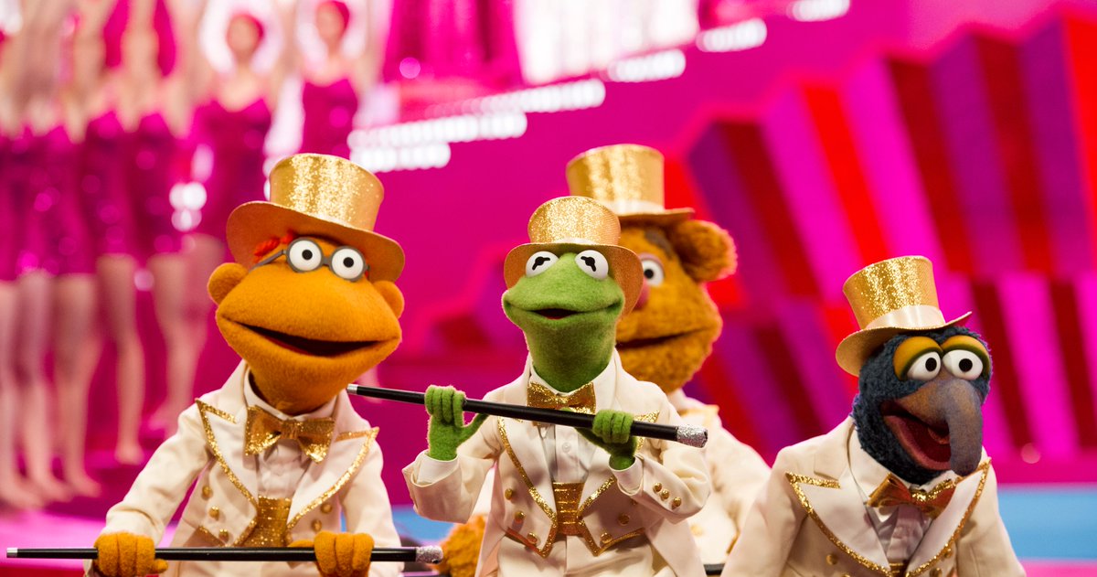 KermitTheFrog's tweet photo. There's never a bad time to put on a show with your friends! 🌟 Although, I probably wouldn't put on a show during a root canal, but that's just me. https://t.co/zwpIUYdkV3