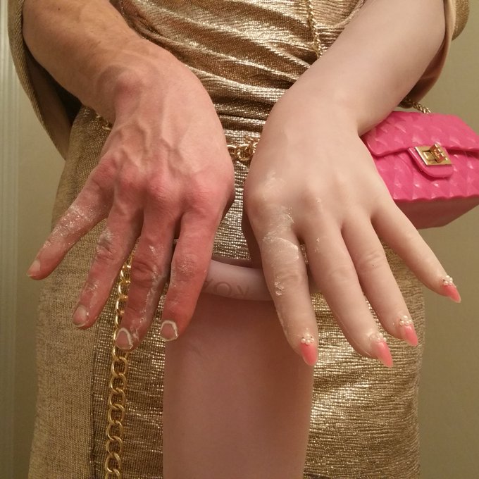 Wow, 1000+ followers 😍😭😍 Tank U all so much! this warm my big silicone heart &hearts;️&hearts;️&hearts;️&hearts;️ just wow https://t<a href="/tag/dollface"class="tags"><span>#dollface</span></a><a href="/tag/sissy"class="tags"><span>#sissy</span></a><a href="/tag/realdoll"class="tags"><span>#realdoll</span></a><a href="/tag/feminization"class="tags"><span>#feminization</span></a><a href="/tag/bimbofication"class="tags"><span>#bimbofication</span></a>