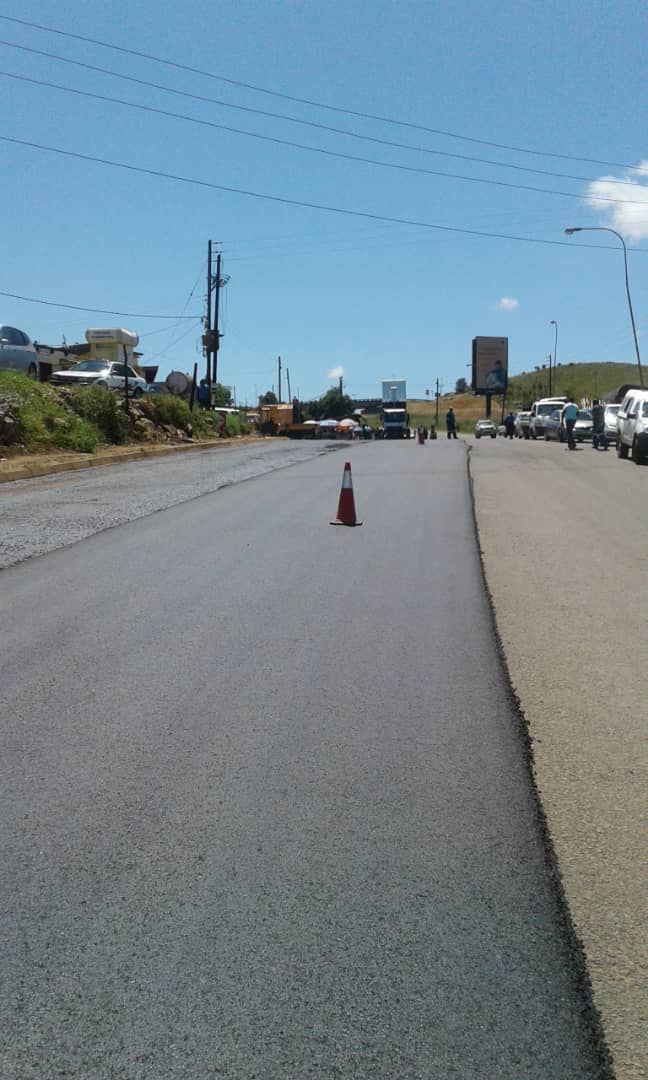 EswatiniGovern1's tweet photo. [PHOTOS]: The Ministry of Public Works begins the rehabilitation of the Mbabane-Bhunya (via Mhlambanyatsi) road. The rehabilitation forms part of Government's wider road rehab programme. Motorists using roads currently under rehabilitation are urged to drive with caution. https://t.co/mJCeNQtVNp