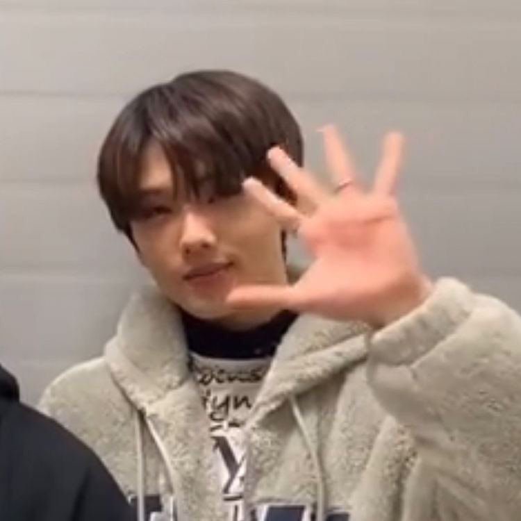 jisungcloud_'s tweet photo. #JISUNG #지성 https://t.co/Awb49l8xmW