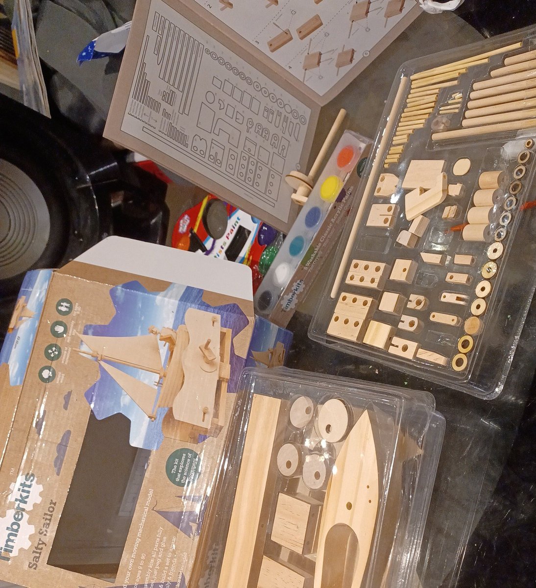 ZeddyMakesStuff's tweet photo. Making Stuff with my lil man 👌😎 https://t.co/WB83AAiHt6
