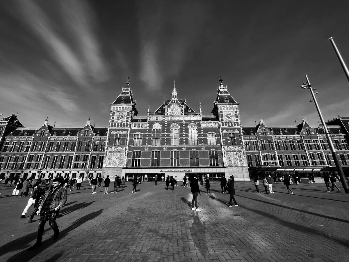 Mokums's tweet photo. Centraal Station Amsterdam https://t.co/PLcNYSwsrj