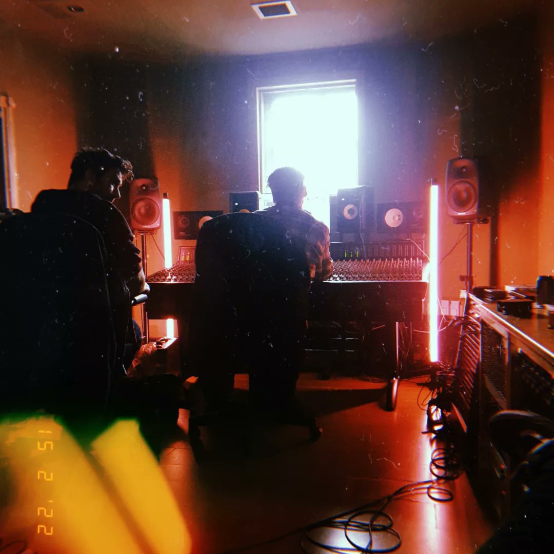 UNOMASband's tweet photo. DAY 1 IN THE STUDIO 🤘🏻🔥

New tunes are off the chain! 🤪

@SugarHouseUK https://t.co/S0isFGMEeQ