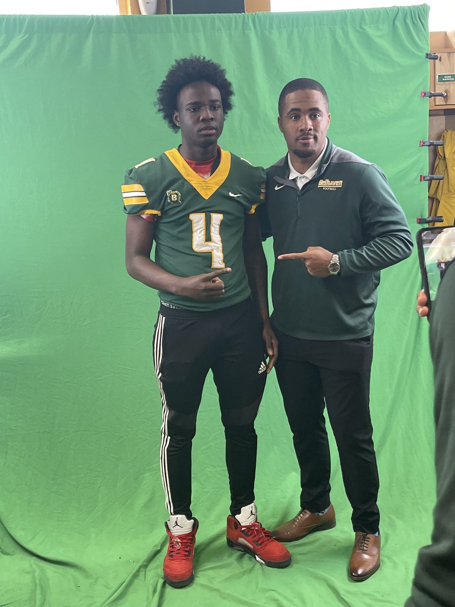 KBrezzy_17's tweet photo. AGTG after a great talk and visit @BelhavenFB @CoachMoeBU  i am blessed to receive an offer from Belhaven university 💚💛@nester_nick @_coachcrawford_ @Coach_Degraw @CoachKTJ @JackReidKelly @CoachJKDavis @coach_leeclark https://t.co/1elnikMjSV