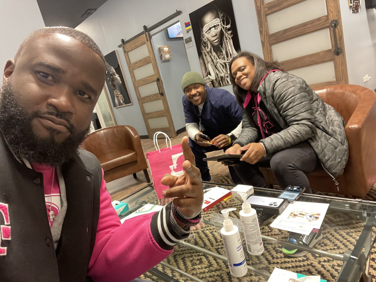 MagentaTravSCM's tweet photo. #HustleAndFlow Had to pull up on the doc for a BTS, a upgrade and a nice accessory bundle… #ChiBEast #MagentaMonsta #Team300East https://t.co/nGucsegKqi