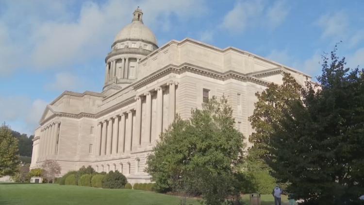 WDRBWAVE's tweet photo. A bill banning Kentucky transgender women from competing in public school and university women's sports cleared a House committee: https://t.co/fsPjBH05ZV | @KevinWheatleyKY @MonicaHarkinstv https://t.co/J4IWaOF3FH