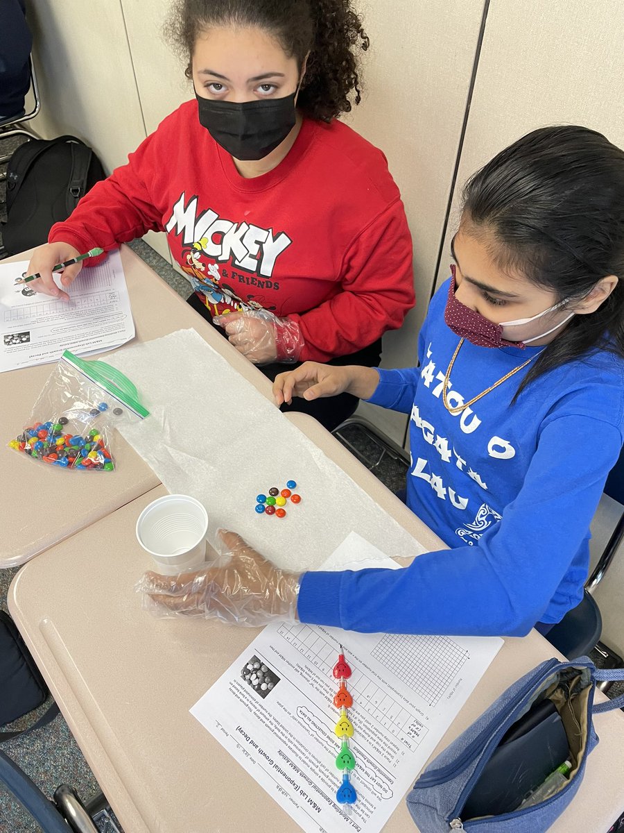 JenKeating67's tweet photo. Exponential growth and decay with m&amp;m’s lab 🤎💚💙❤️💜@KarrerMS @DublinSchools https://t.co/NOEXOxupUW