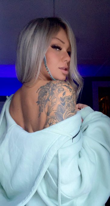 Watch ᗷᗩ𝗂ᒪ𝖤Y♡︎'s leaked NSFW photo on TwXstars