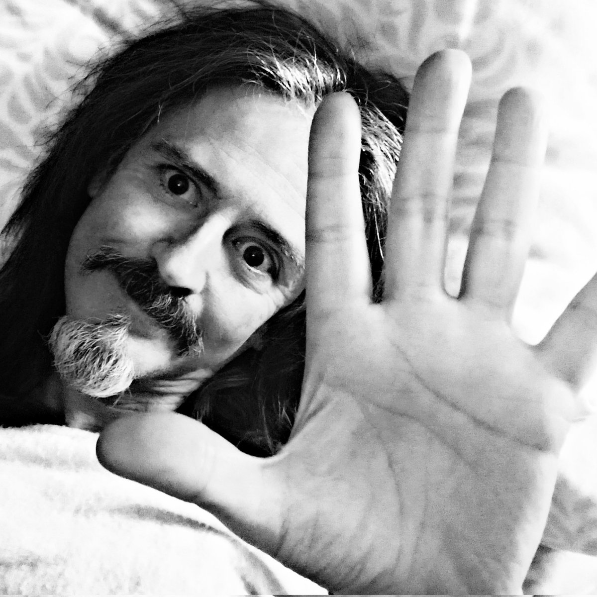 JavierBarrado1's tweet photo. Buenas noches. Que tengáis dulces sueños.☮️❤️
https://t.co/LlTLV7rw6B ¡Sígueme, pero no te arrimes mucho! 😉 🎧
#JavierBarrado #EntreLíneas #RockCDRecords https://t.co/5W1Uf2WJi4