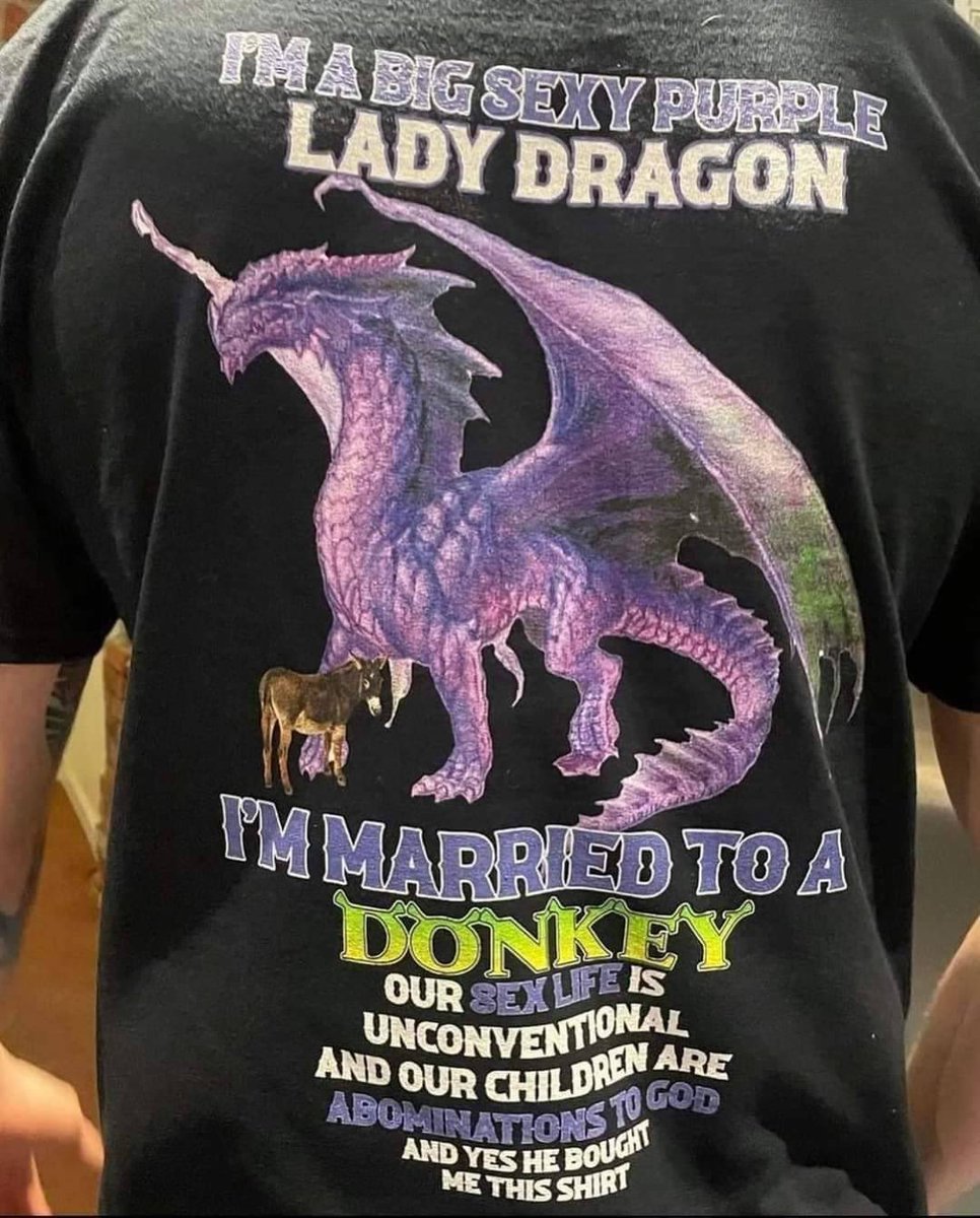 FrickinDelanie's tweet photo. i desperately need this shirt https://t.co/fq42V9HcV9