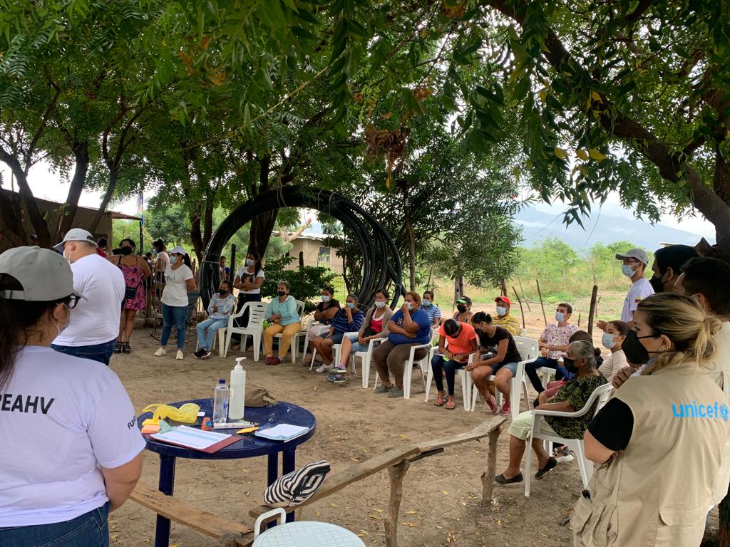 unicefvenezuela's tweet photo. En su 2do. día de trabajo en Táchira, el Representante de UNICEF Venezuela, Abubacar Sultán, se reunió con autoridades locales y acompañó al equipo de UNICEF y aliados a conocer proyectos de educación y participación comunitaria en los municipios Bolívar y Pedro Maria Ureña. https://t.co/bczkuu0BgO