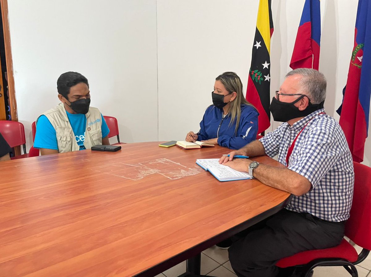 unicefvenezuela's tweet photo. En su 2do. día de trabajo en Táchira, el Representante de UNICEF Venezuela, Abubacar Sultán, se reunió con autoridades locales y acompañó al equipo de UNICEF y aliados a conocer proyectos de educación y participación comunitaria en los municipios Bolívar y Pedro Maria Ureña. https://t.co/bczkuu0BgO