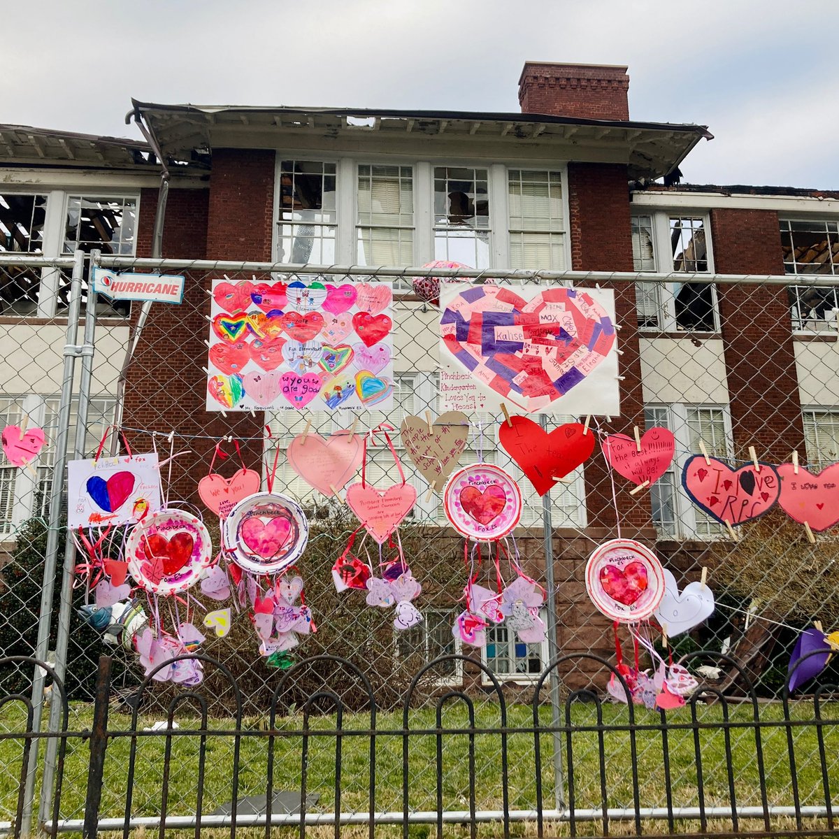 Teachnmomma's tweet photo. Day 24 WHY: When a school near us burned this weekend our @PinchbeckESRays Ts and Ss made sure those #foxes know they are loved by so many. I am blessed to work with others that know #KindnessMatters and are teaching our Ss to be amazing citizens!#30DaysofWHY #lovewins https://t.co/GGTPSuWpqy