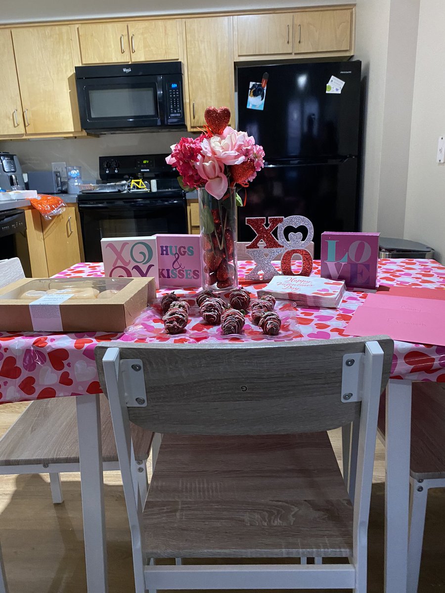 Kristacge's tweet photo. We had an awesome Valentines Day yesterday! We had a small party and ate, then opened cards and gifts. Hope everyone had a wonderful Valentines Day yesterday! ❤️ #ValentinesDay2022 #ValentinesDay https://t.co/ec6TLLPgas