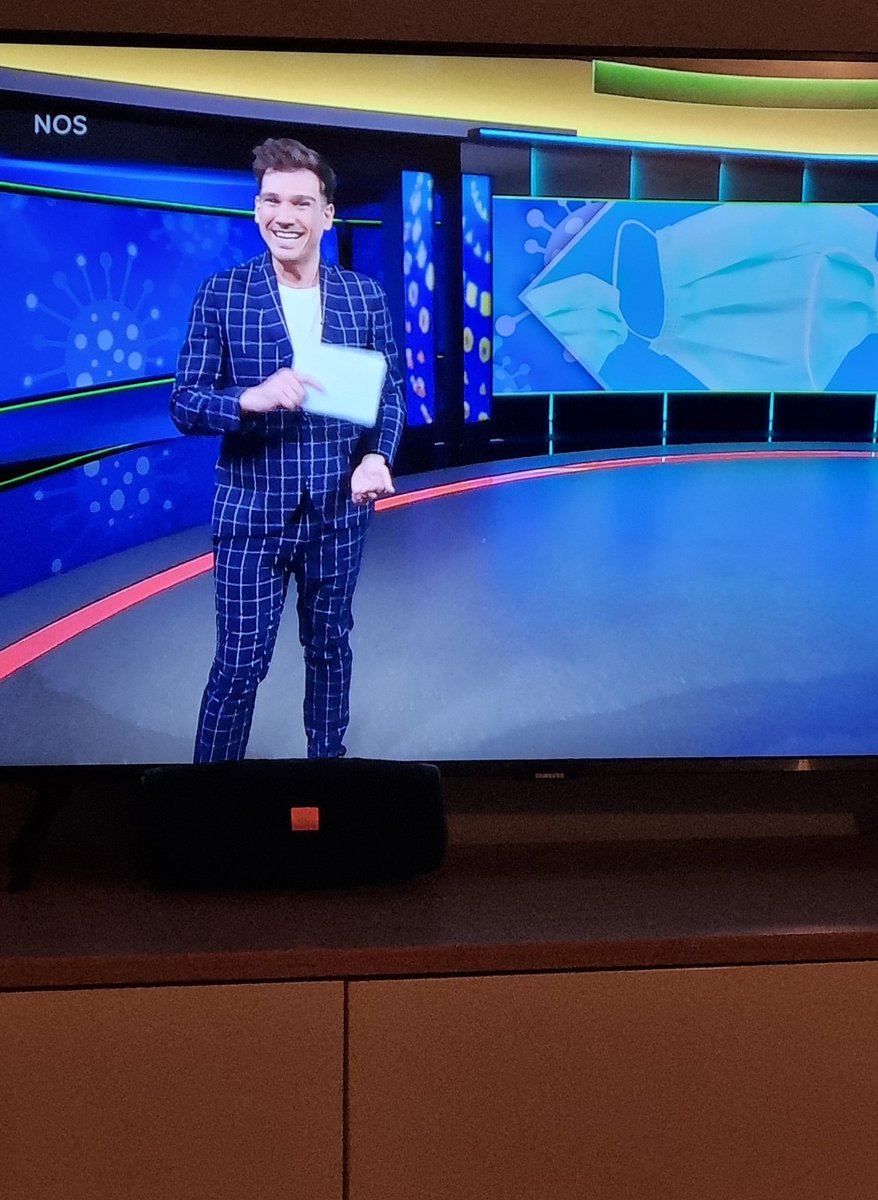 Dochter (4y) 'hij heeft zijn pyjama nog aan, dat is lekker werken' @jeugdjournaal #watvoorpjzoudendekidshierdragen  😎