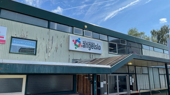 Wakker Emmen is blij dat de gemeente bijna 2 miljoen euro beschikbaar heeft gesteld voor de bouw van een nieuw wijkcentrum in Angelslo. Raadslid Henk Bos: "Het wijkcentrum is het hart van de wijk en vormt een ontmoetingscentrum in brede zin." Meer info: bit.ly/3Jt0XLf