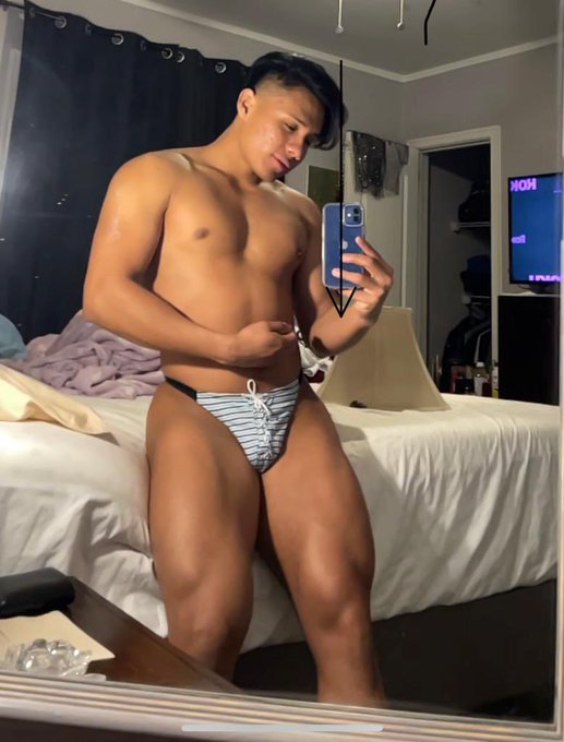 Watch ERICKITO BUBBLE 🍑's leaked NSFW photo on TwXstars