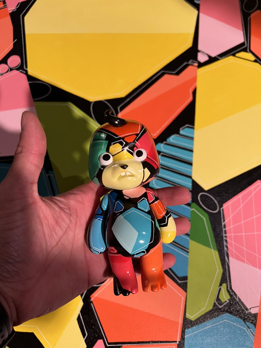 FVB gUmbino available now via <a href="/NumanUK/">NUMAN®</a> <a href="/rarible/">Rarible</a> - 

rarible.com/token/0x20f45c…

0.25 reserve 

NFT &amp; 1 of 1 physical gUmbino model hand painted by myself.

Very rare &amp; fire duo 🤯🤯