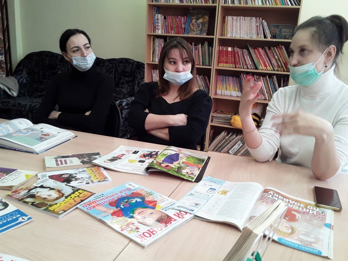 #ЦБС #СуперМама #Здоровье Сегодня прошла первая встреча клуба "Супер Мама". Тема дня - "Здоровье наших детей в наших руках".
Жительницы нашего района собрались в библиотеке, чтобы совместно с врачом-педиатром детской поликлиники №3 Жарковой Т.В. обсудить ряд актуальных вопросов.