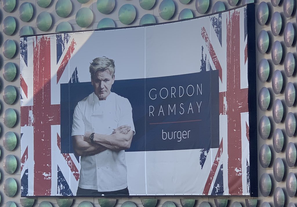 this ad for gordon ramsay’s burger spot in las vegas is just a shitpost https://t.co/8awxlwCYT7
