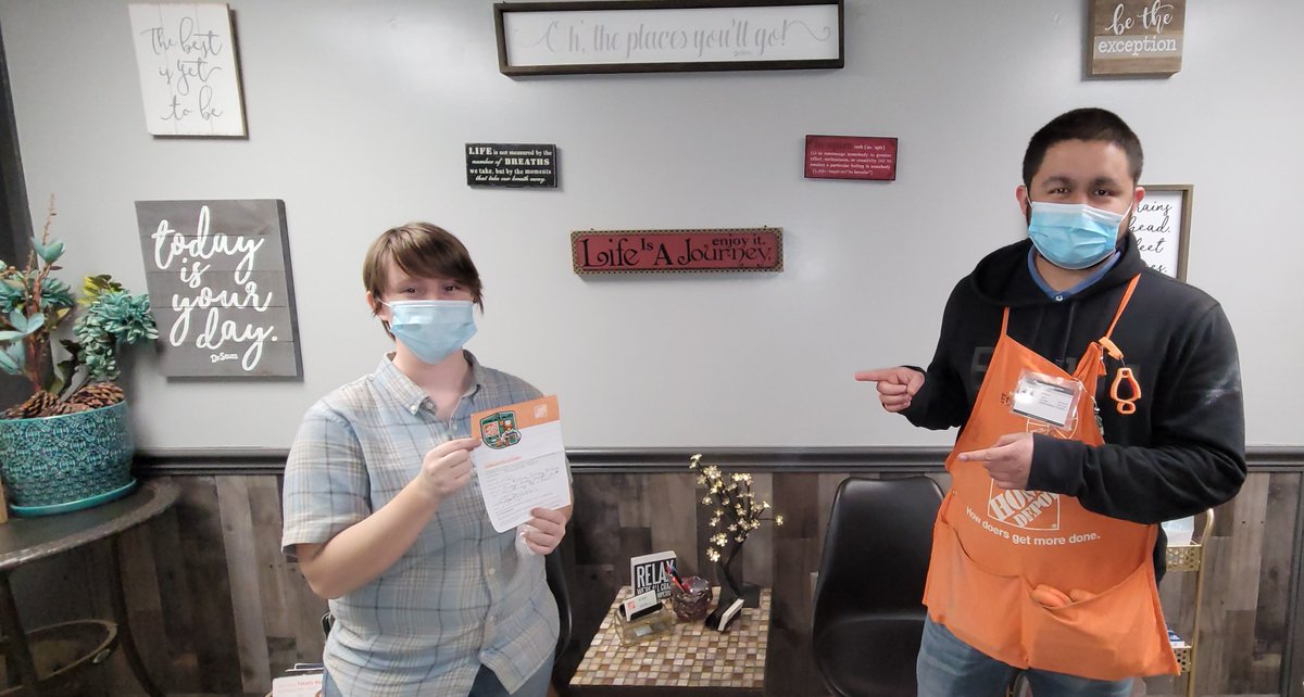 It was an honor to present Savanah with her very first #HomerAward here @ #CedarHill0530! She most definitely exhibited EXCELLENT CUTOMER SERVICE and DOING THE RIGHT THING!! CONGRATULATIONS ma'am, you rock!! <a href="/trh_204/">Tim Hoover</a> <a href="/LewisHom/">Jimmy Lewis</a> <a href="/RushClay/">Clay Rush</a> <a href="/HomeDepot/">The Home Depot</a>