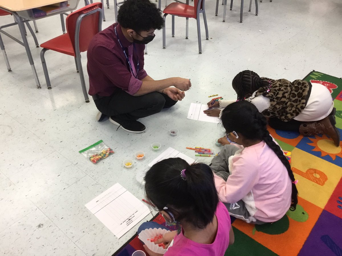 Counting, color sorting &amp; graphing 100 Fruit Loops.  <a href="/25Lafayette/">Lafayette Estates School #25</a> Thanks Mr. R for helping.   #100DayActivities