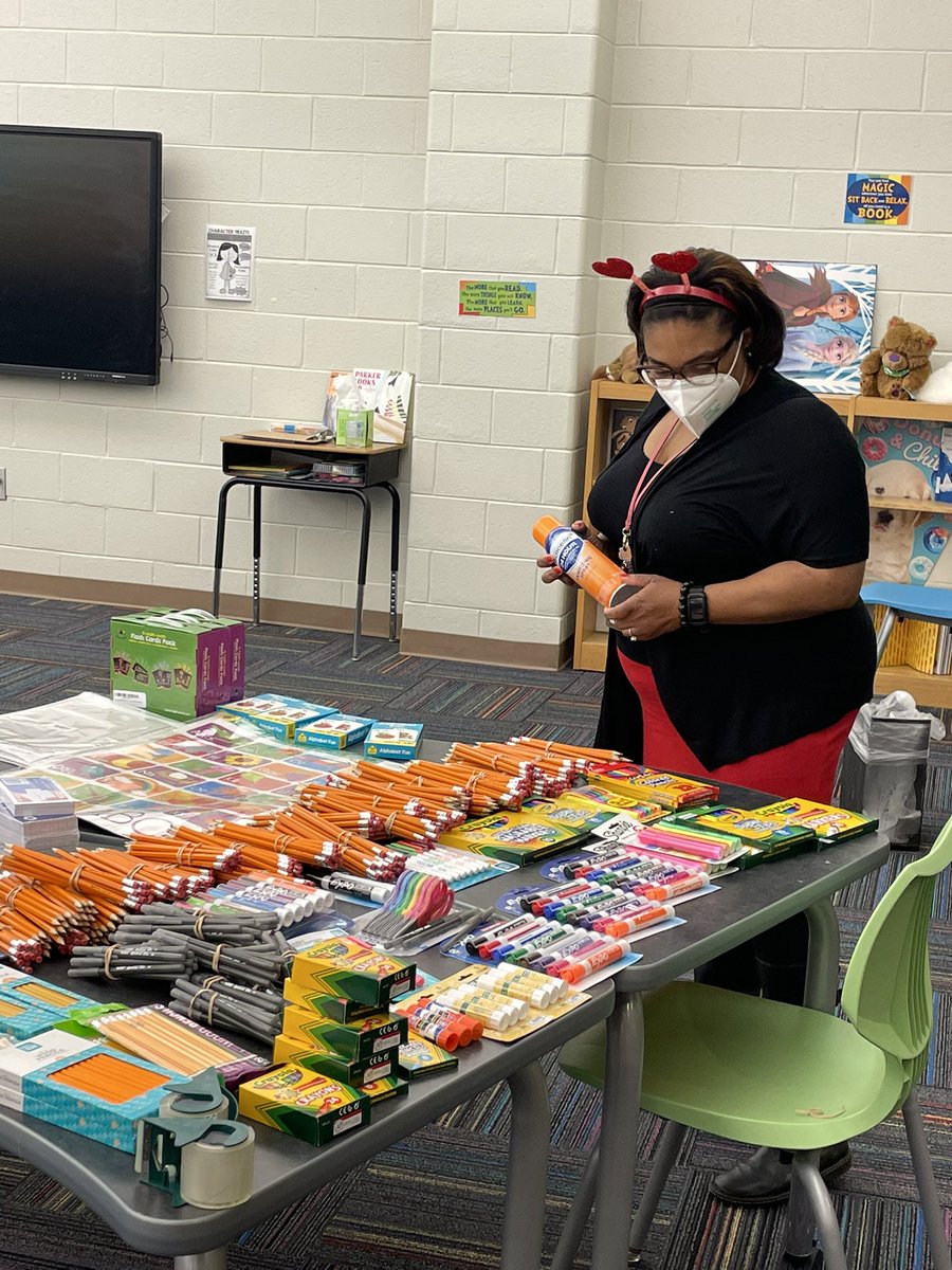Thank you to the Fulton County employees who are participants of UGA’s CPM Course - Cohort L - Service Learning Project for their Random Act of Kindness! ❤️We are so grateful for the supplies donated to our teachers <a href="/APSFinchEagles/">Finch ES</a>! 📝🖍<a href="/apsupdate/">ATL Public Schools</a> <a href="/GeraldBJohnson_/">Gerald B. Johnson</a> <a href="/_craigasimmons/">Craig Simmons, Ed. S.</a>
