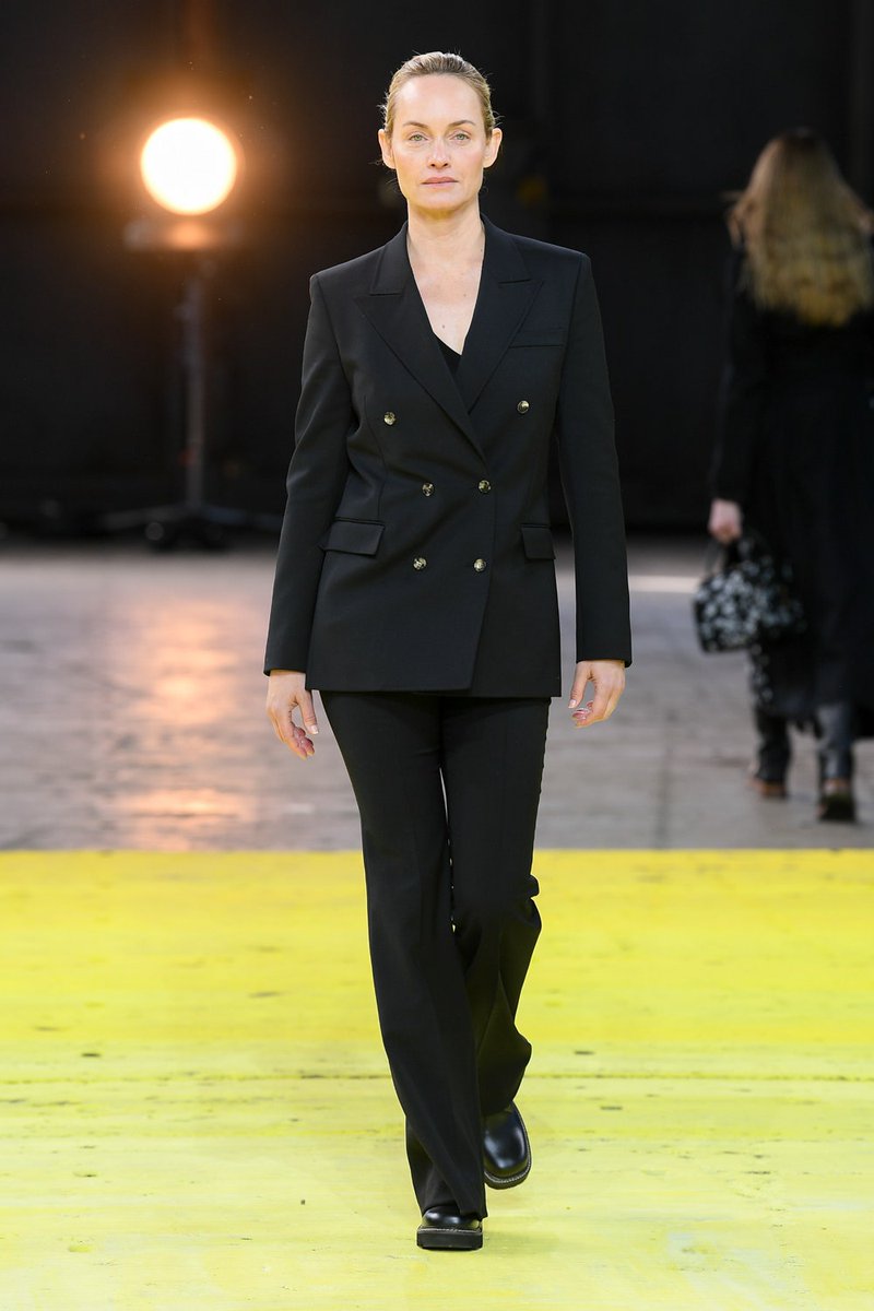 VogueRunway's tweet image. .@GabrielaHearst's fall 2022 collection is here. See every look: vogue.cm/0RJpyHy