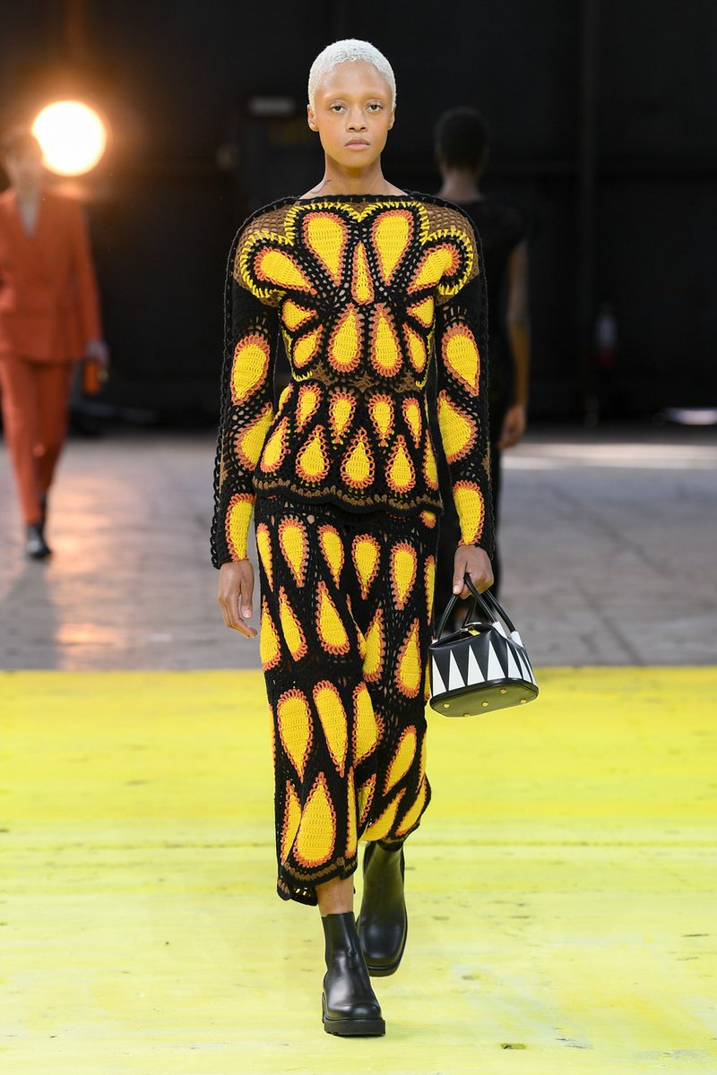 VogueRunway's tweet image. .@GabrielaHearst's fall 2022 collection is here. See every look: vogue.cm/0RJpyHy