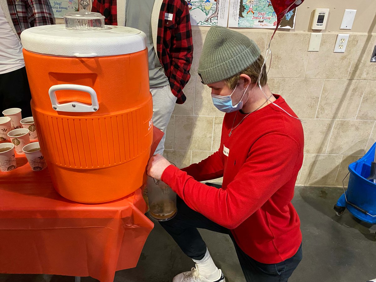 OmahaLancers's tweet image. The boys had a great time volunteering at the Valentine's Day Dinner at the Open Door Mission Lydia House last night!